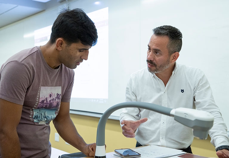 Jhon Cardona speaking with student in his ESL class