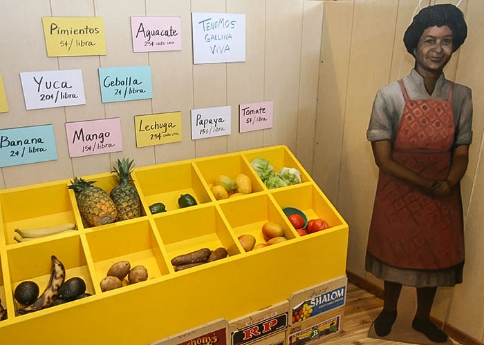 An exhibit of Doña Fefa's Market at Children’s Museum