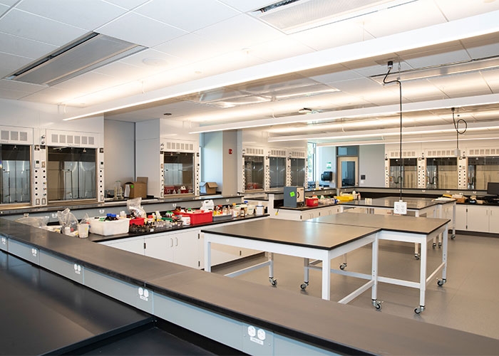 A teaching lab for organic chemistry containing 13 stainless steel fume hoods