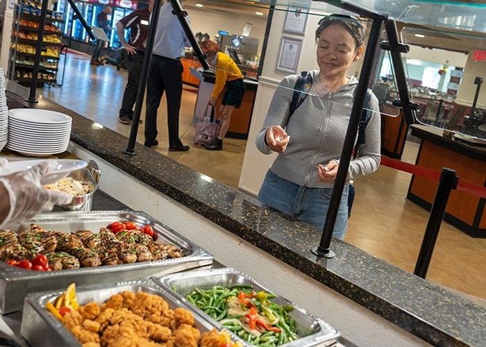 Student making a food selection at Donovan Dining Center