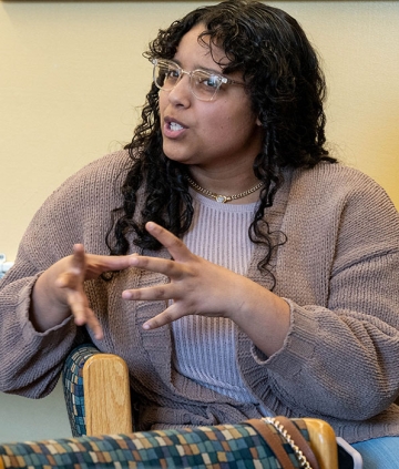 Student contributing to a history conversation