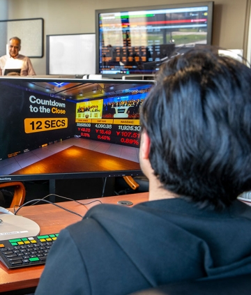 Student working in Finance Lab