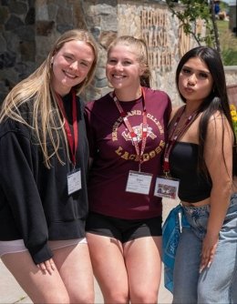 New students smiling, posing together at orientation
