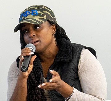 Speaker at women veterans panel