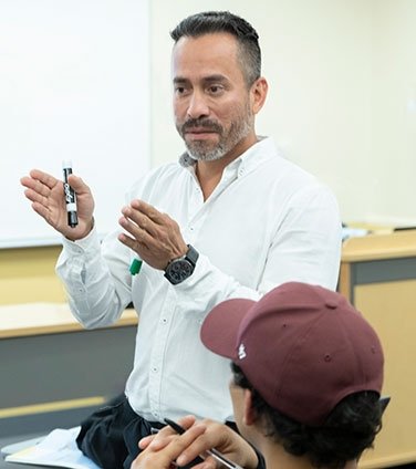 Jhon Cardona teaching students in an ESL class
