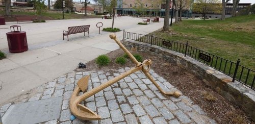 The gold anchor on RIC's quad 