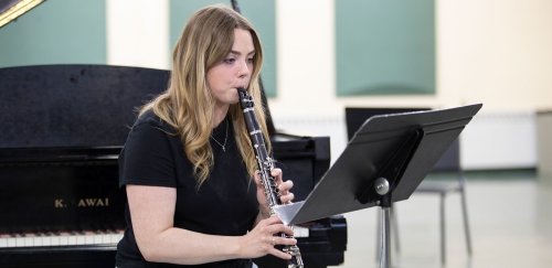 Hannah Gilooley playing the clarinet