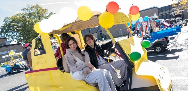 Float in parade at Homecoming