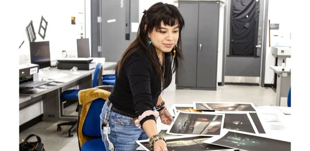 Simone Emerich with photographs