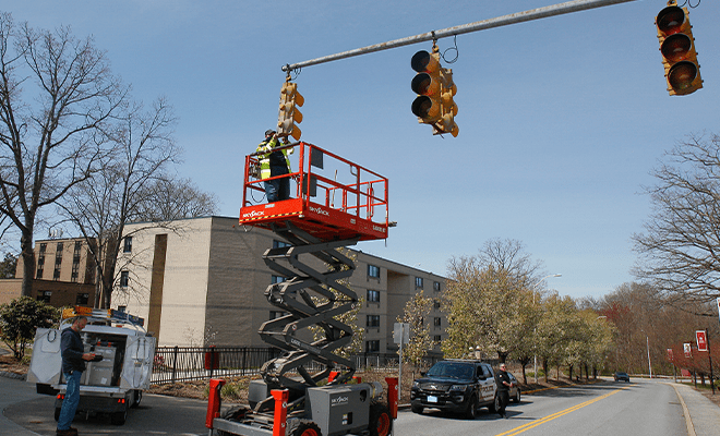 RIC employee fixing a stoplight